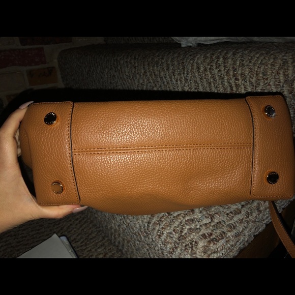Michael Kors Riley Large Satchel - Picture 4 of 14